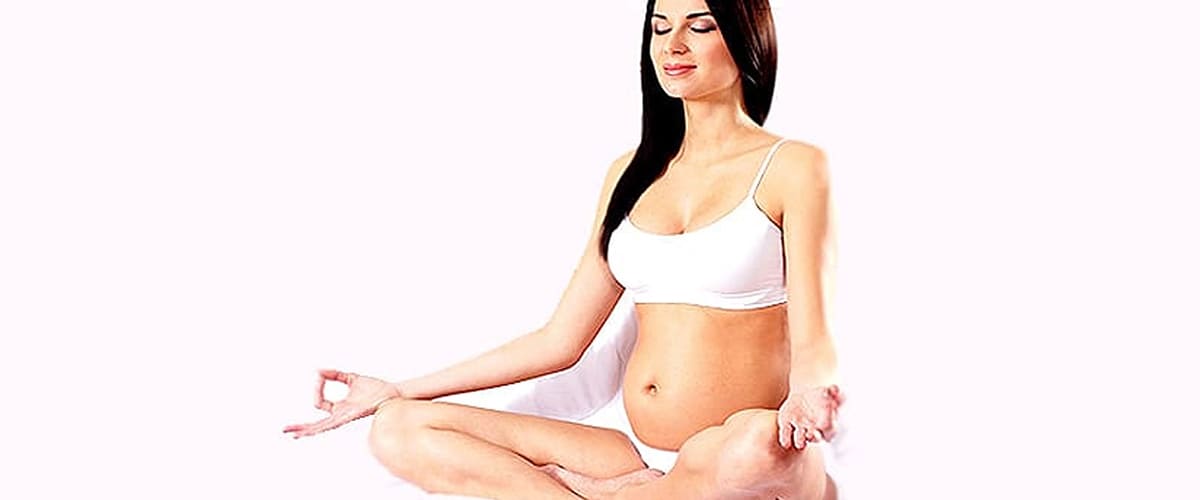 Image pregnant woman sitting
